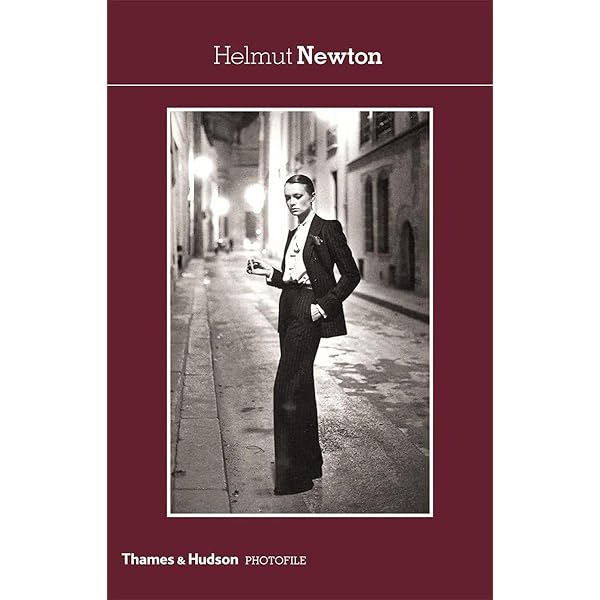 Amazon.com: The Best of Helmut Newton: 9783888146350: Felix